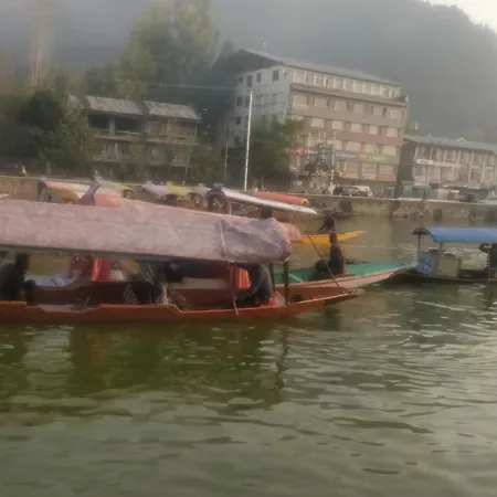 B Heritage Luxury Houseboat And Kashmir Tour Packages Srinagar  Exterior photo