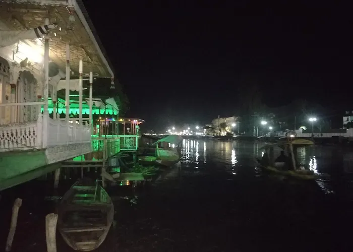 B Heritage Luxury Houseboat And Kashmir Tour Packages
