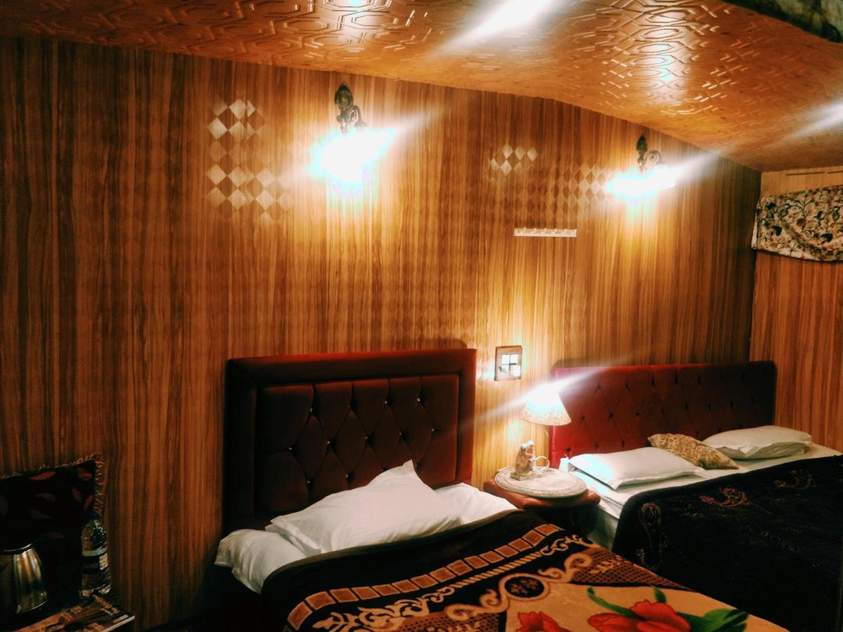 B Heritage Luxury Houseboat And Kashmir Tour Packages Botel 3*