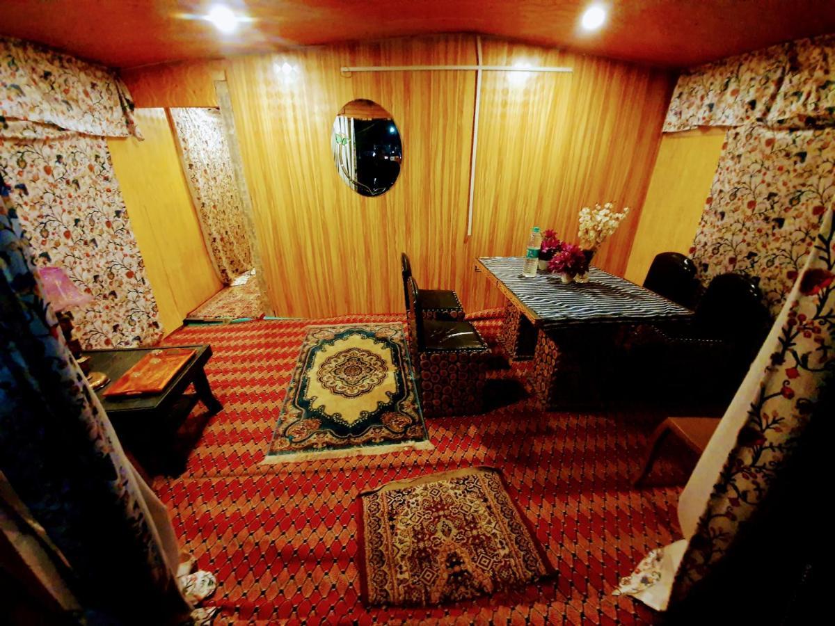 Botel B Heritage Luxury Houseboat And Kashmir Tour Packages 3*