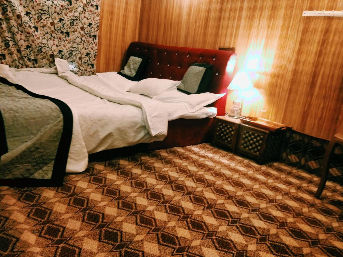 Botel B Heritage Luxury Houseboat And Kashmir Tour Packages 3*