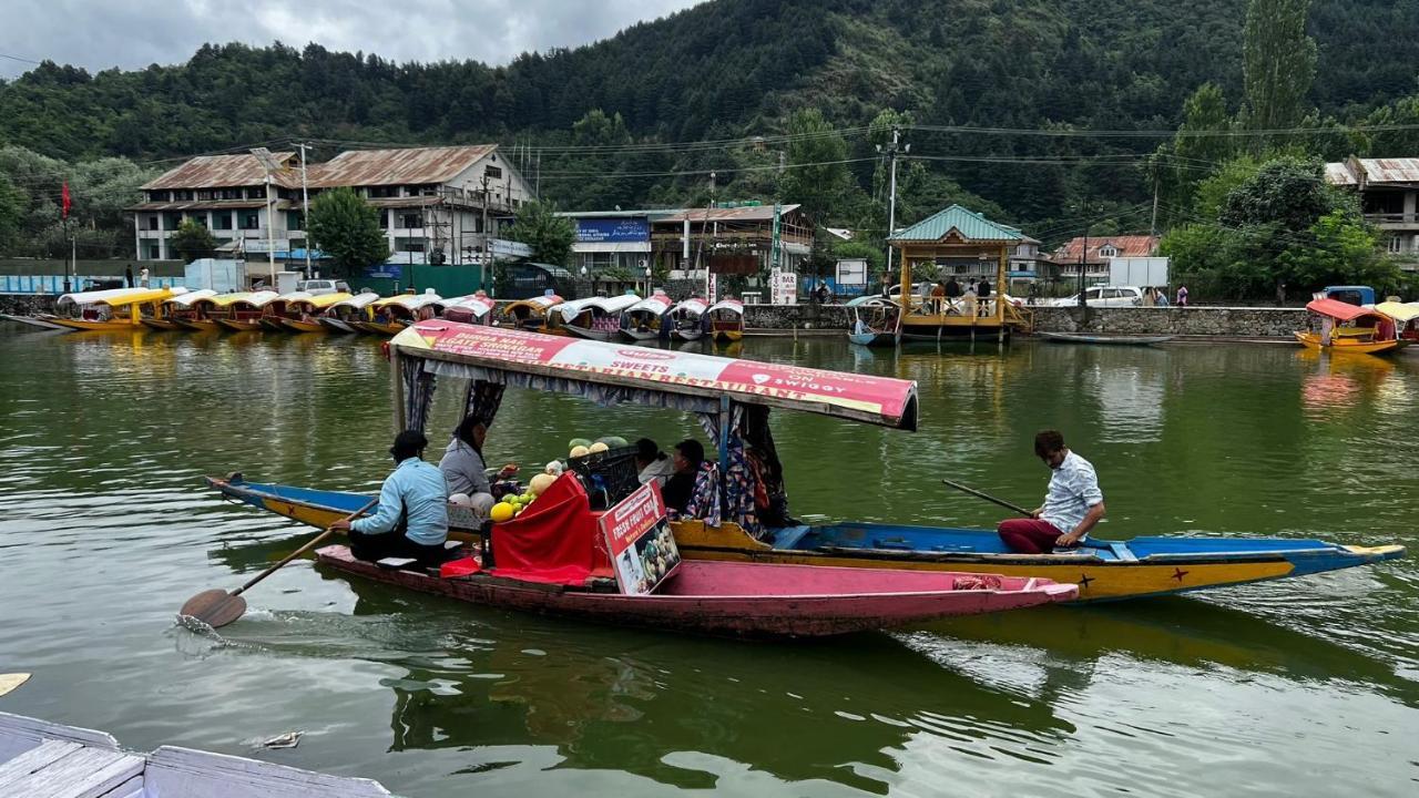 B Heritage Luxury Houseboat And Kashmir Tour Packages Botel 3*