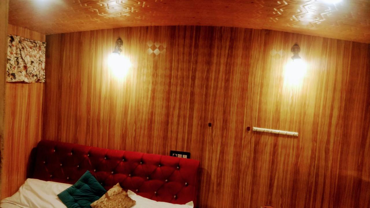 B Heritage Luxury Houseboat And Kashmir Tour Packages 3* Srinagar (Jammu and Kashmir)