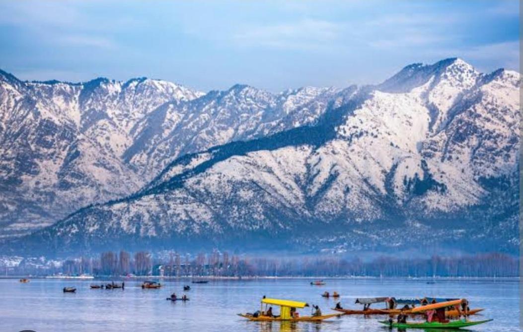 B Heritage Luxury Houseboat And Kashmir Tour Packages 3*