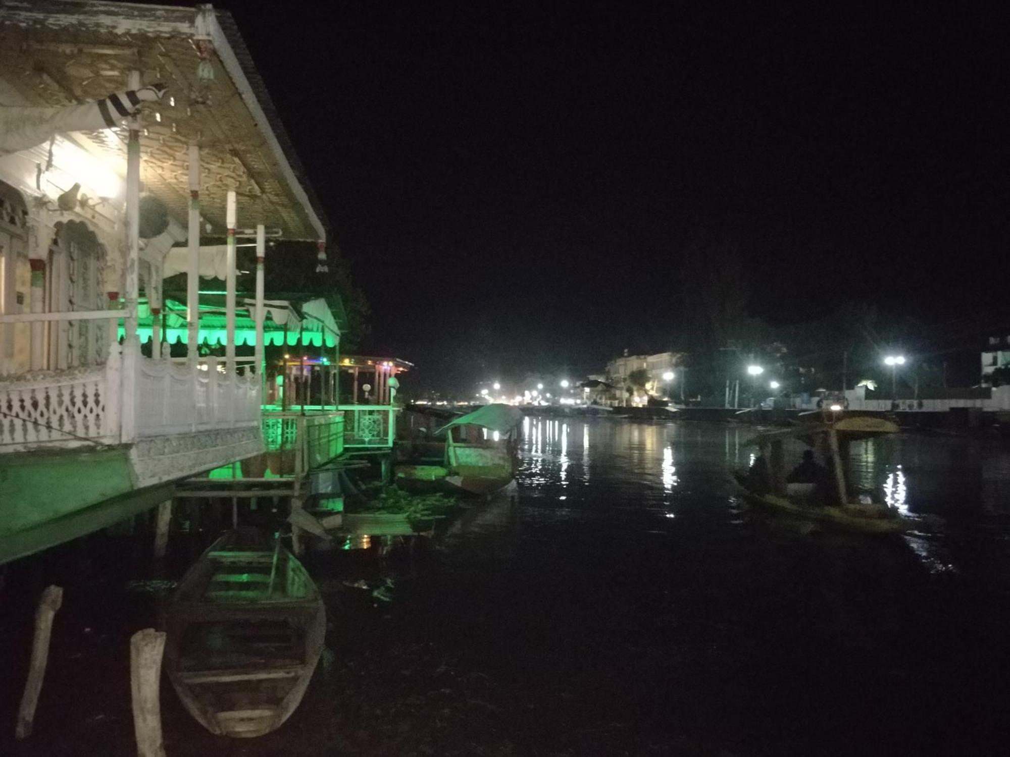 Botel B Heritage Luxury Houseboat And Kashmir Tour Packages