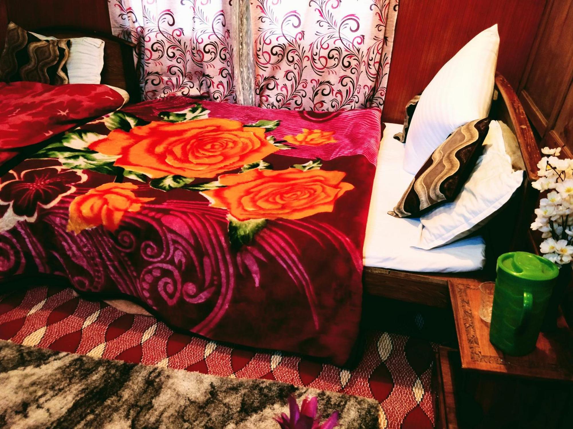Botel B Heritage Luxury Houseboat And Kashmir Tour Packages Srinagar (Jammu and Kashmir)