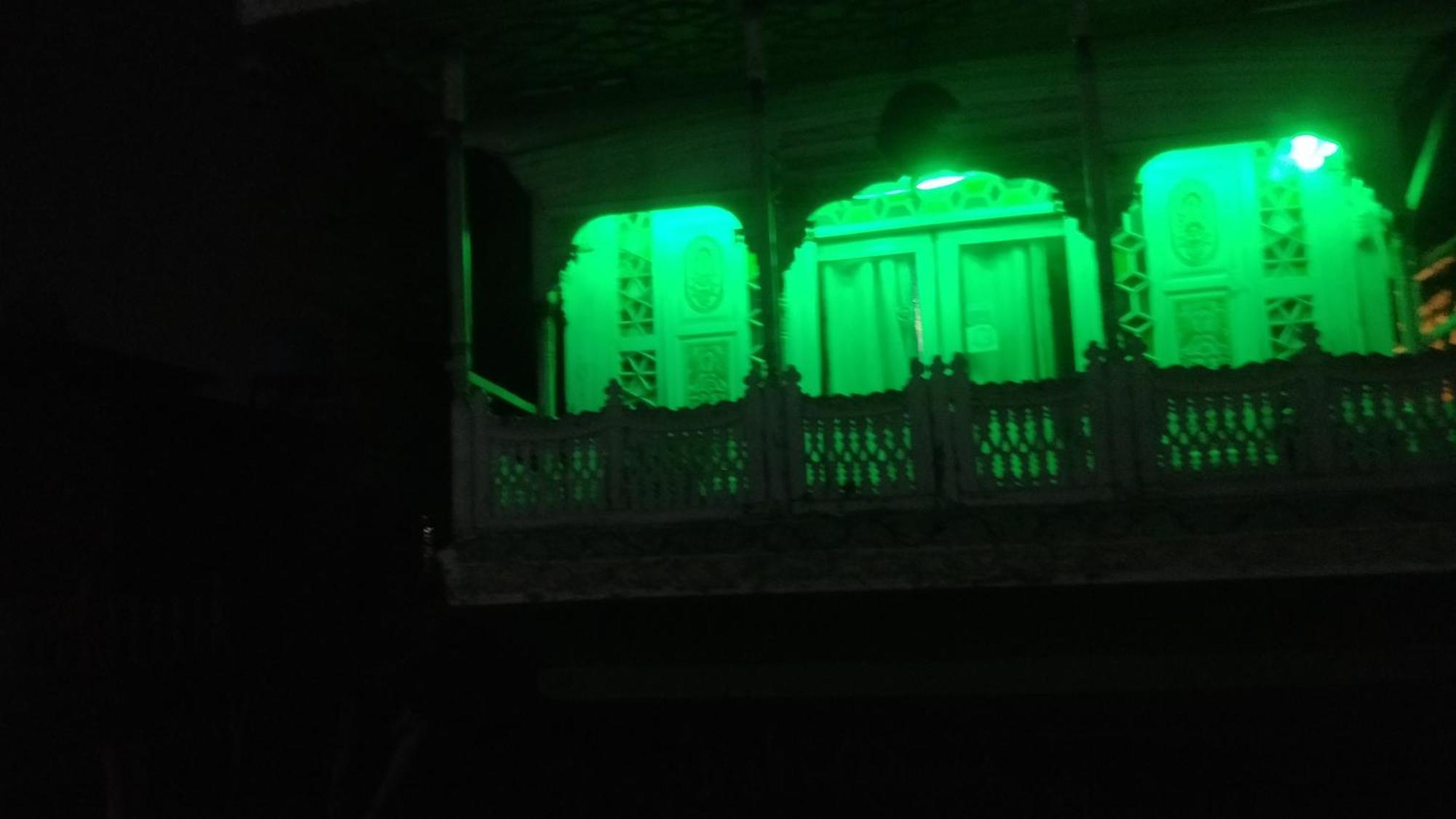 B Heritage Luxury Houseboat And Kashmir Tour Packages 3*