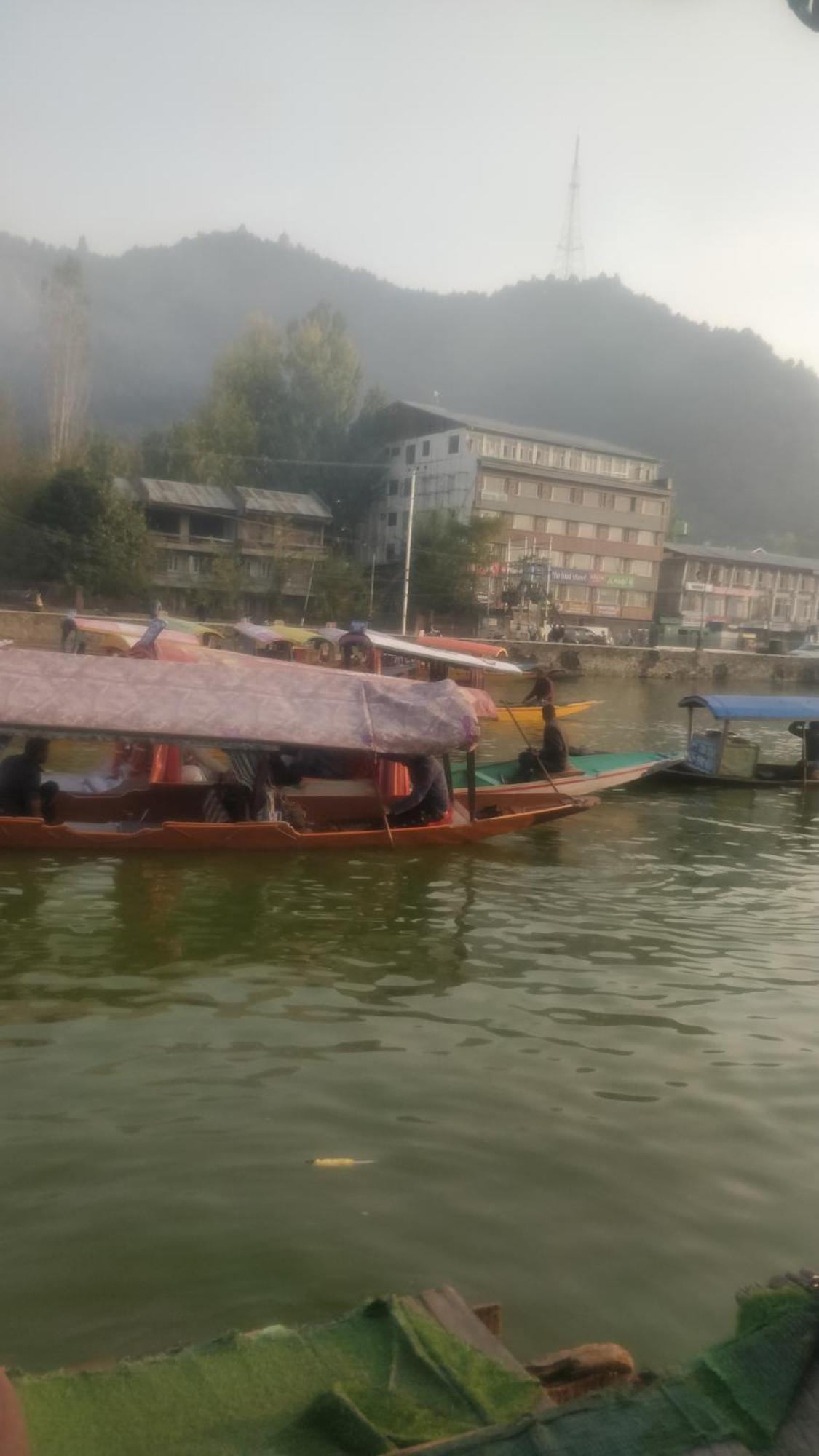B Heritage Luxury Houseboat And Kashmir Tour Packages 3*