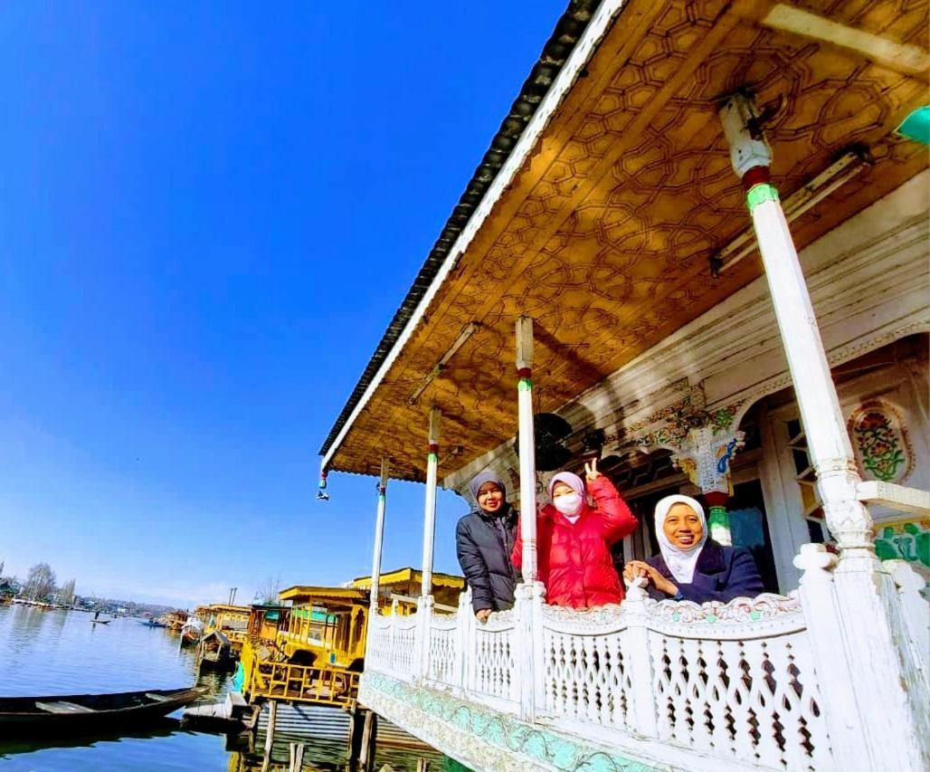 Botel B Heritage Luxury Houseboat And Kashmir Tour Packages