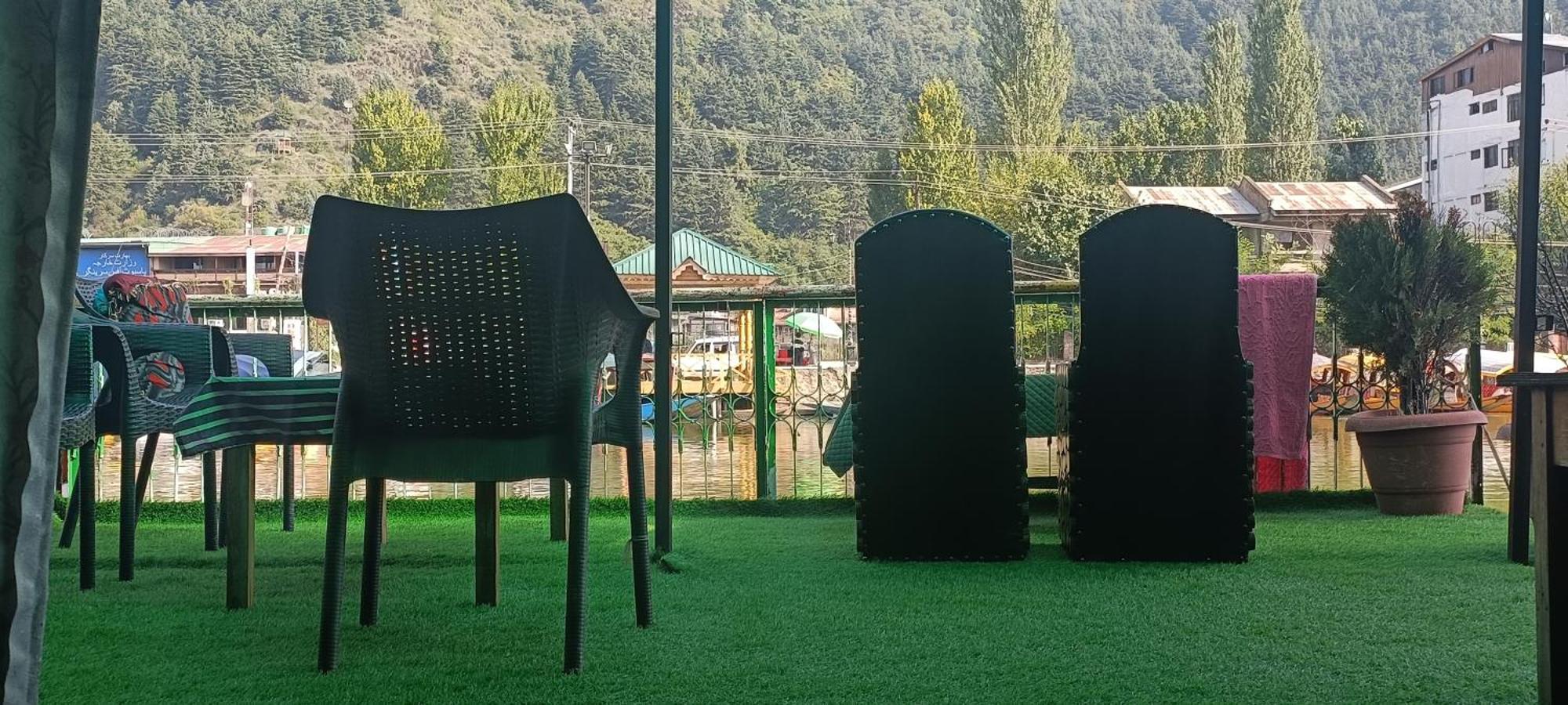 Botel B Heritage Luxury Houseboat And Kashmir Tour Packages Srinagar (Jammu and Kashmir)