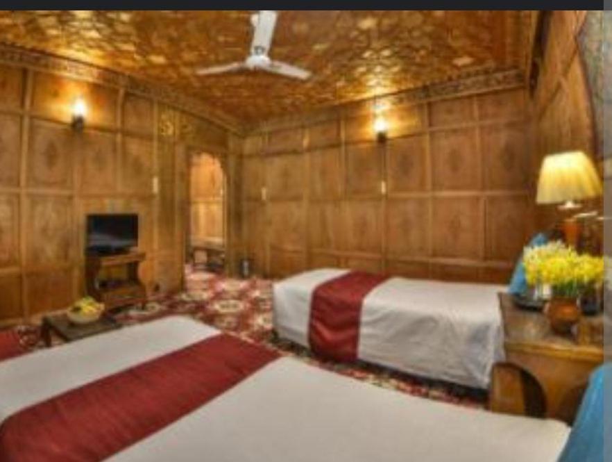 Botel B Heritage Luxury Houseboat And Kashmir Tour Packages 3*
