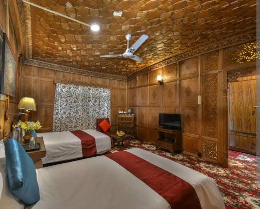 B Heritage Luxury Houseboat And Kashmir Tour Packages Srinagar (Jammu and Kashmir)