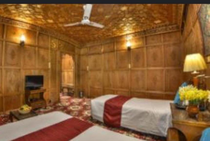 Botel B Heritage Luxury Houseboat And Kashmir Tour Packages