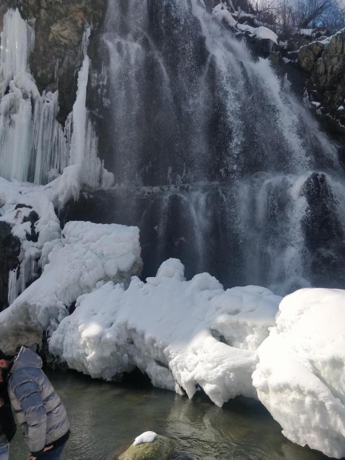 बोटेल B Heritage Luxury Houseboat And Kashmir Tour Packages Srinagar (Jammu and Kashmir)